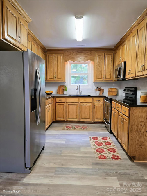 11 10th Ave Maiden, NC 28650