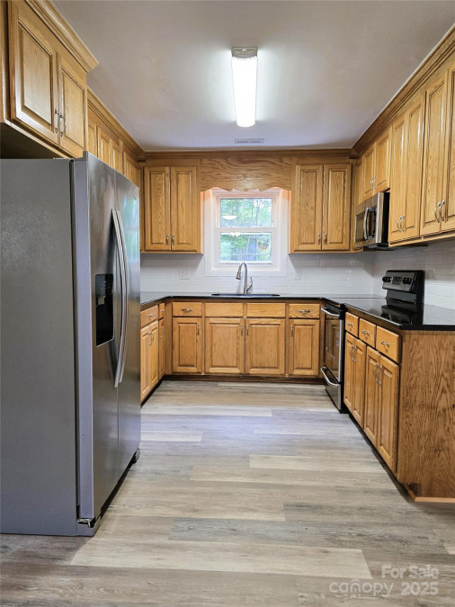 11 10th Ave Maiden, NC 28650