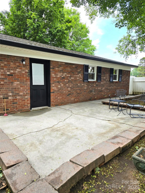 11 10th Ave Maiden, NC 28650