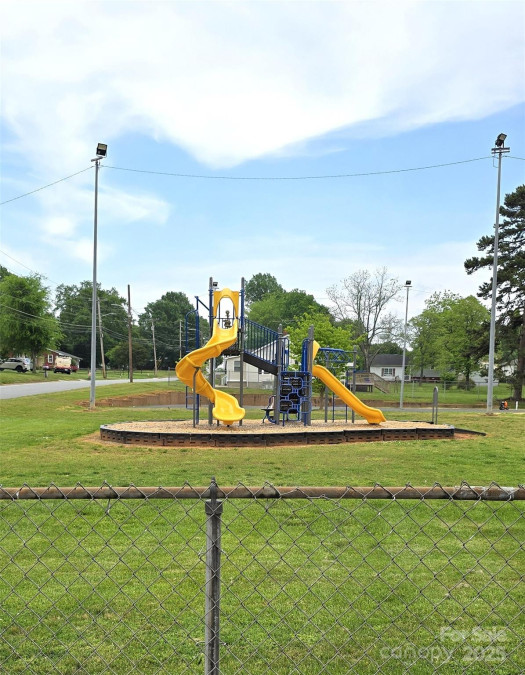 11 10th Ave Maiden, NC 28650