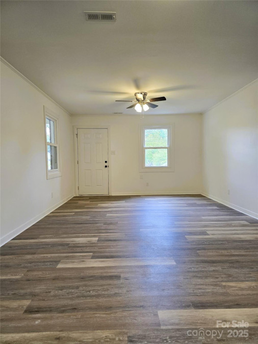 11 10th Ave Maiden, NC 28650