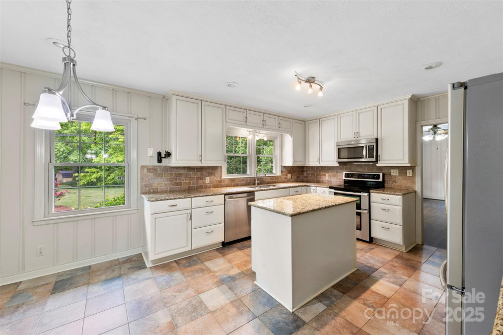 2410 Armstrong Park Dr Gastonia, NC 28054
