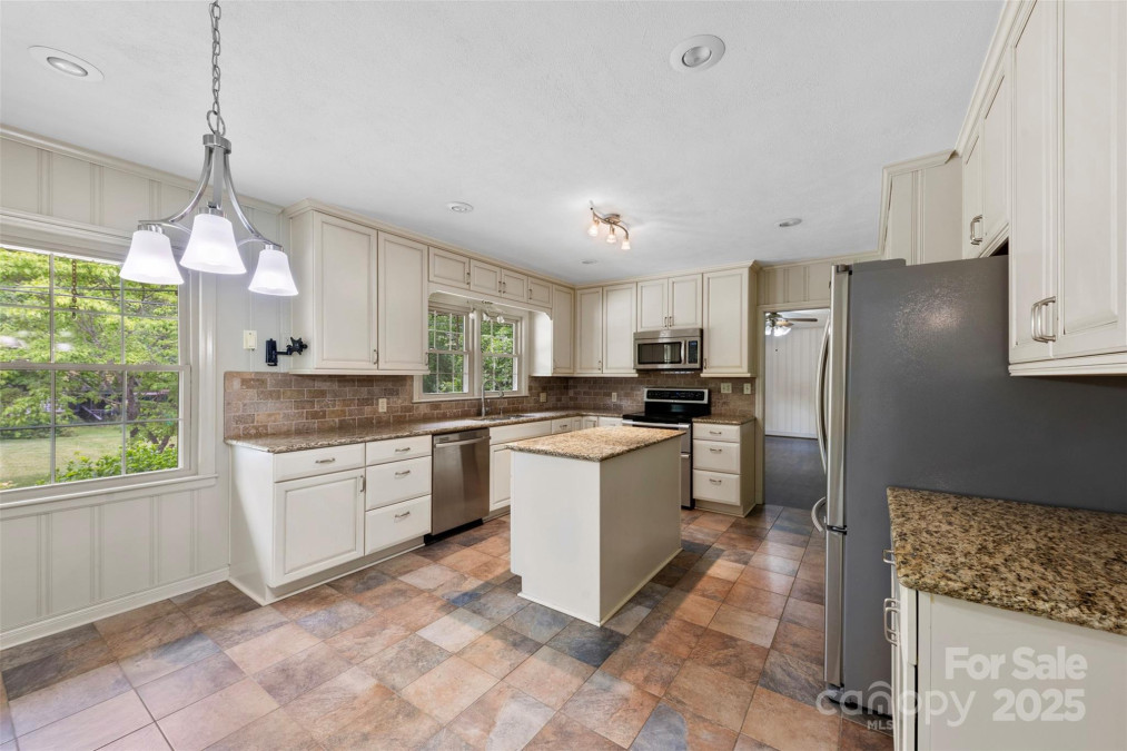 2410 Armstrong Park Dr Gastonia, NC 28054