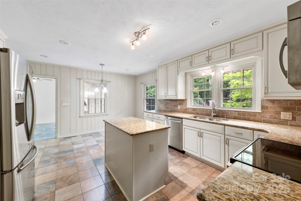 2410 Armstrong Park Dr Gastonia, NC 28054
