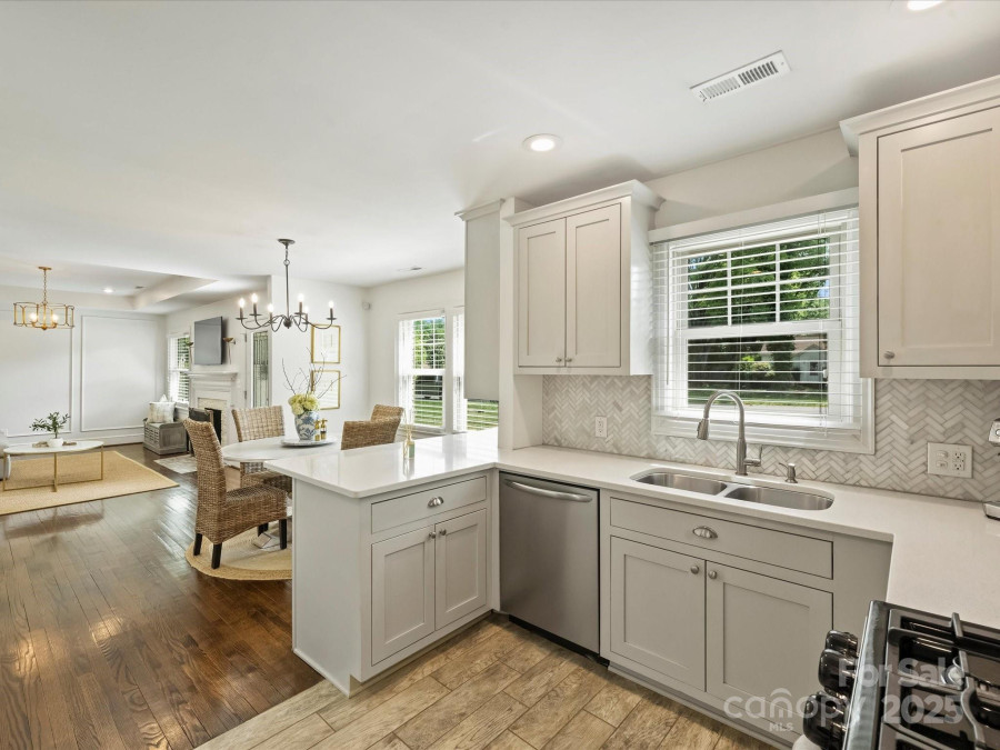4921 Doris Ave Charlotte, NC 28205
