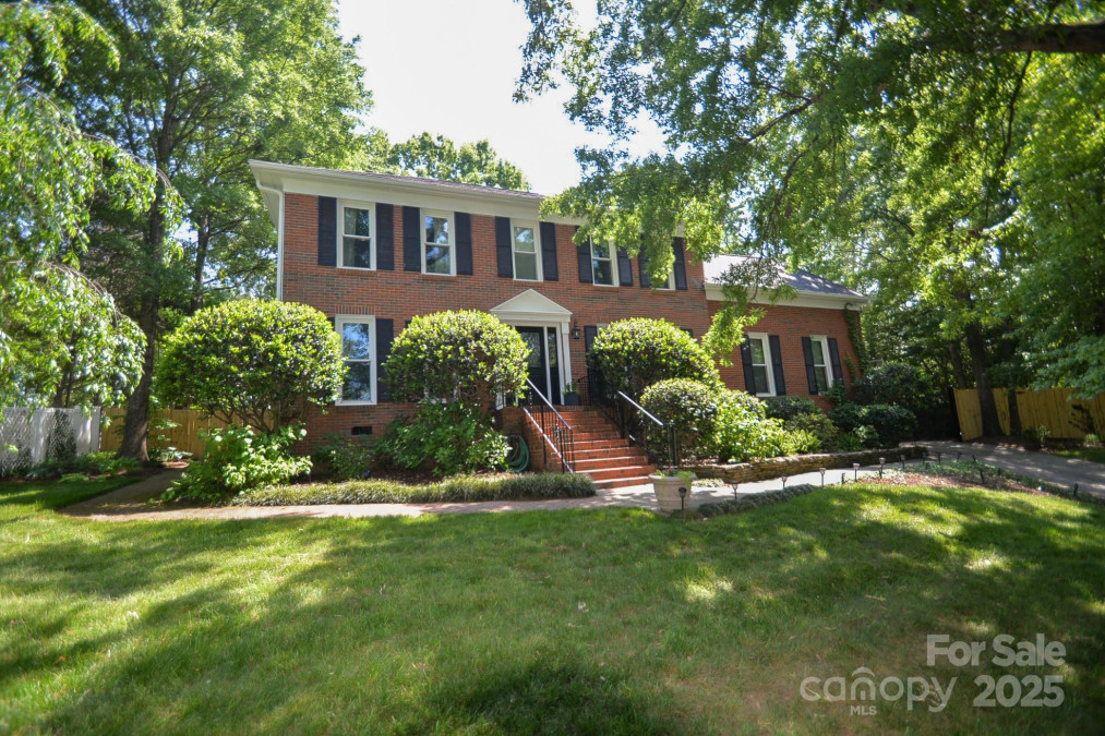 1023 Evian Ln Matthews, NC 28105