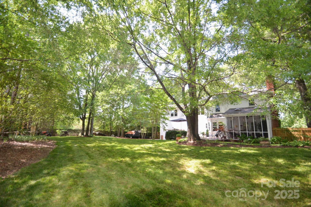 1023 Evian Ln Matthews, NC 28105
