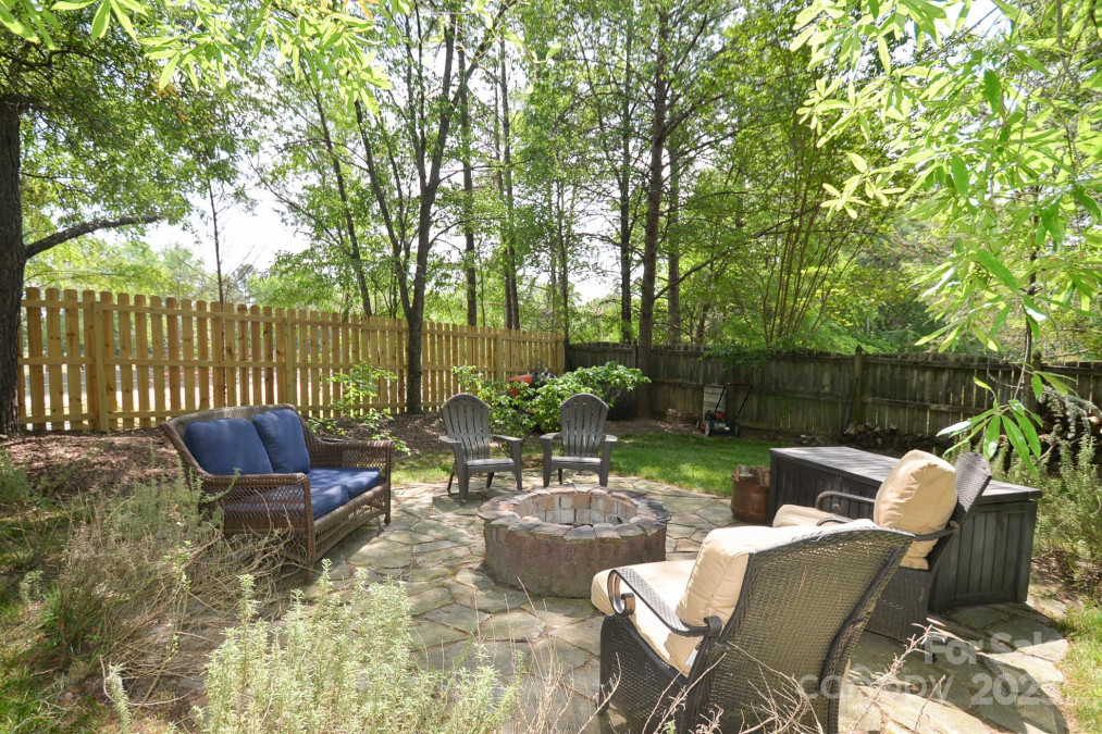 1023 Evian Ln Matthews, NC 28105