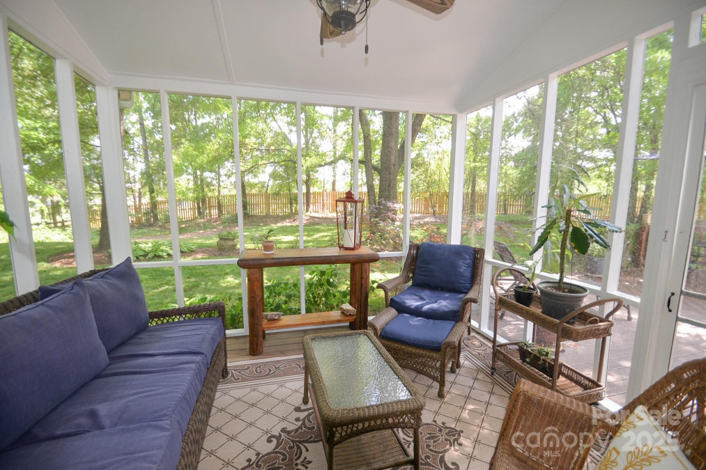 1023 Evian Ln Matthews, NC 28105