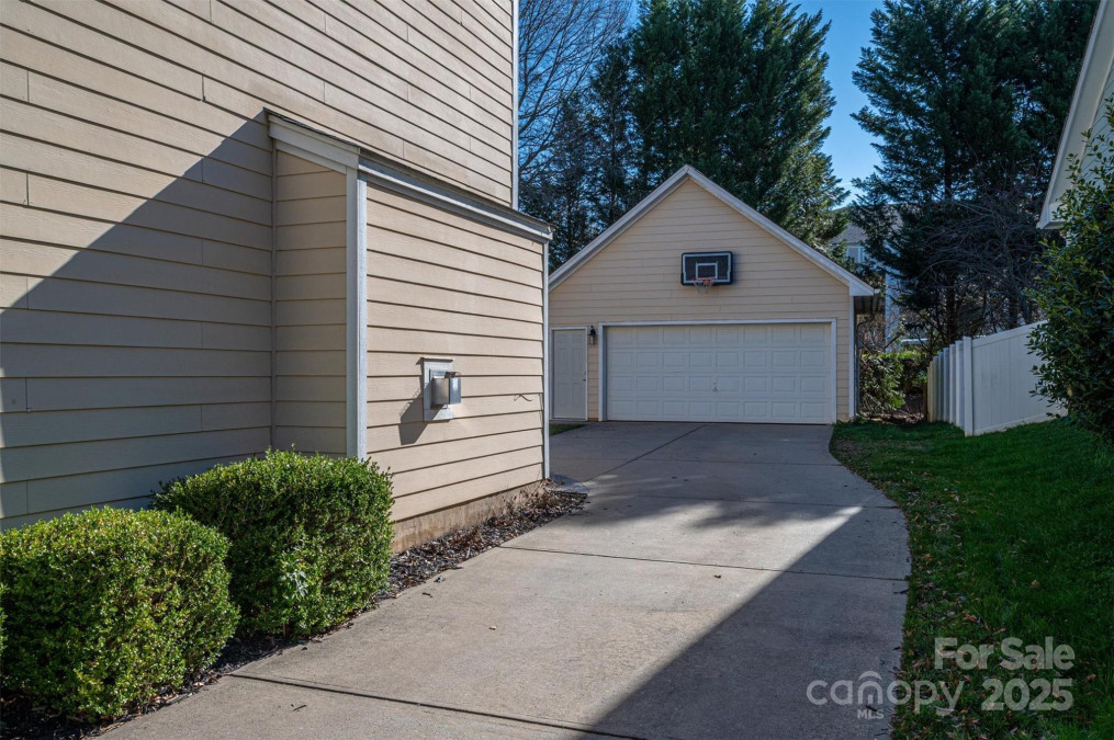 8532 Westmoreland Lake Dr Cornelius, NC 28031