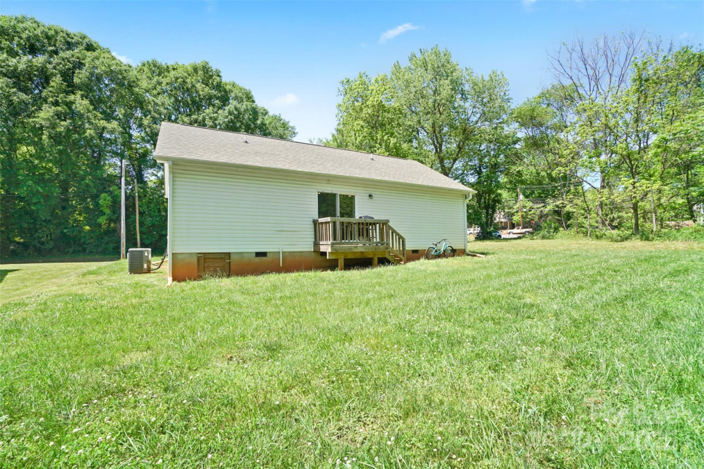 1013 Old Charlotte Rd Statesville, NC 28677