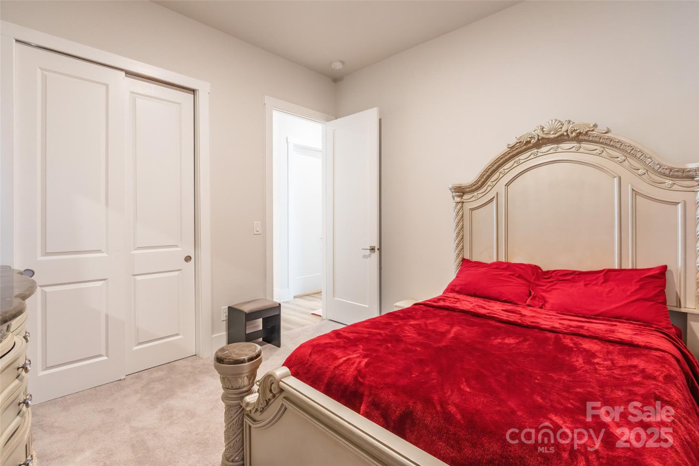 8008 Brookbank Dr Charlotte, NC 28269