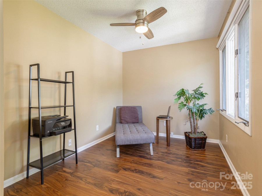 23 Hollybrook Dr Asheville, NC 28803