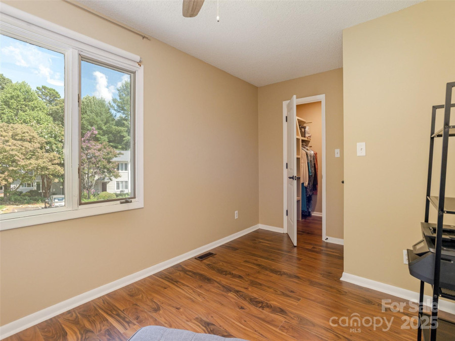 23 Hollybrook Dr Asheville, NC 28803