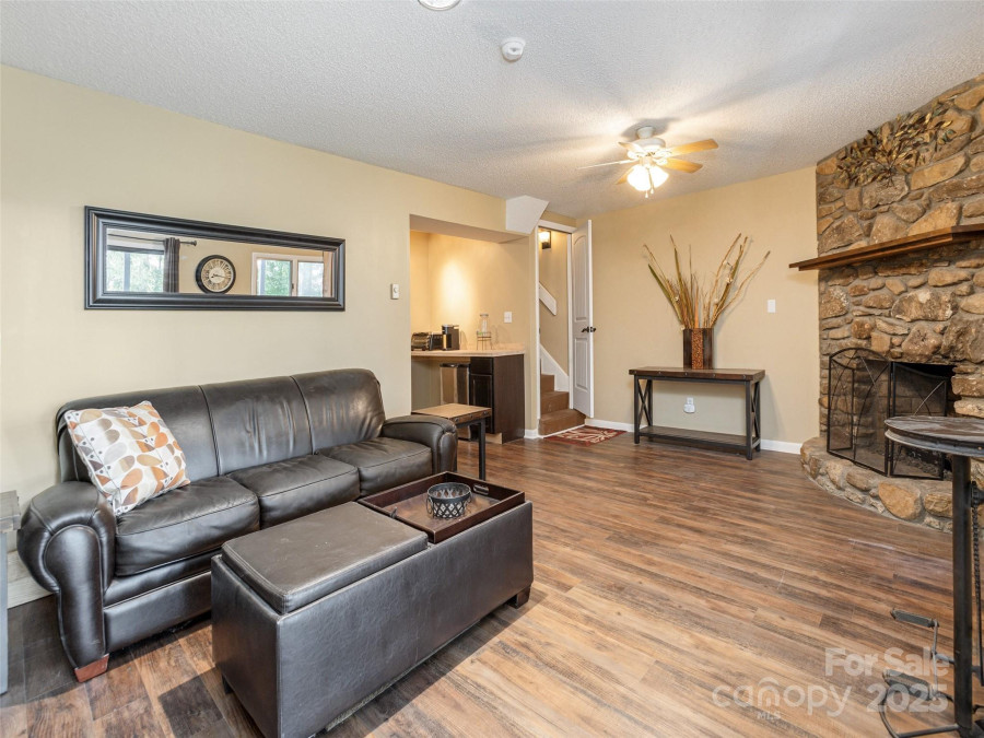 23 Hollybrook Dr Asheville, NC 28803