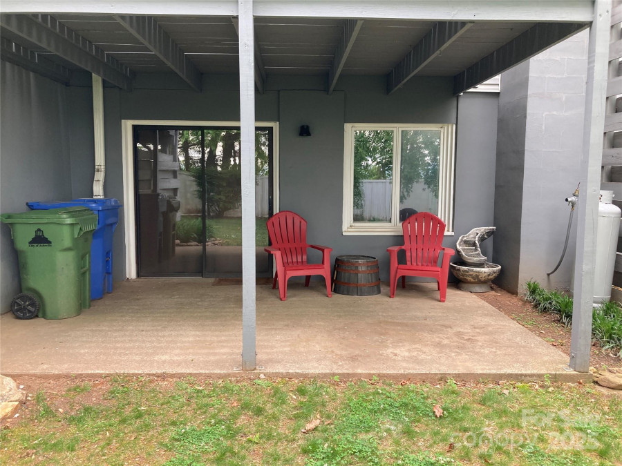 23 Hollybrook Dr Asheville, NC 28803