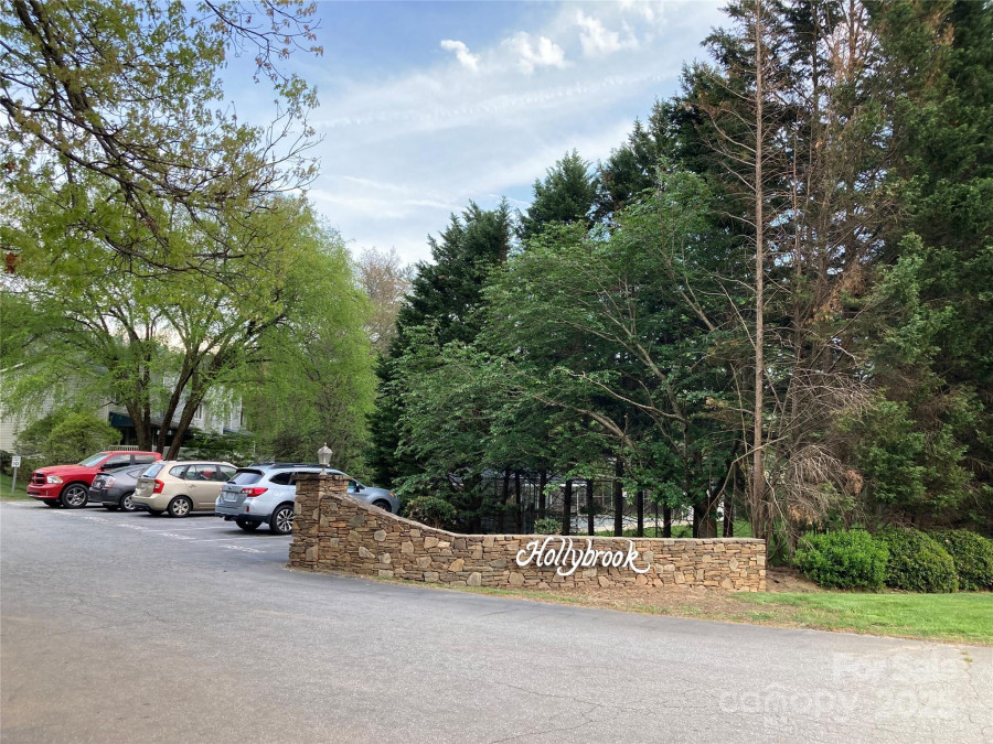 23 Hollybrook Dr Asheville, NC 28803