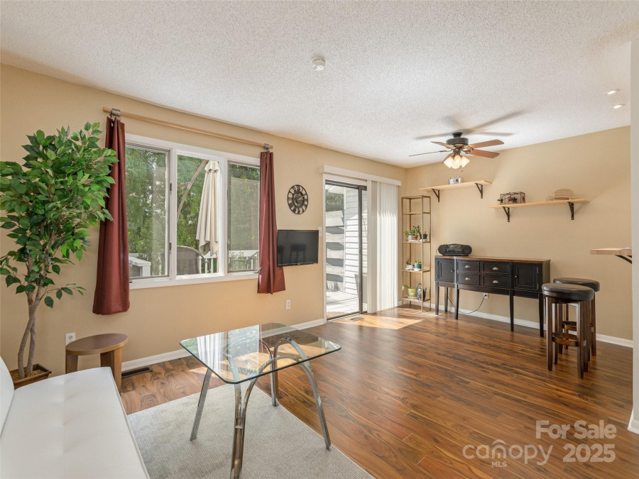 23 Hollybrook Dr Asheville, NC 28803