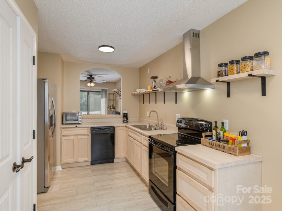 23 Hollybrook Dr Asheville, NC 28803