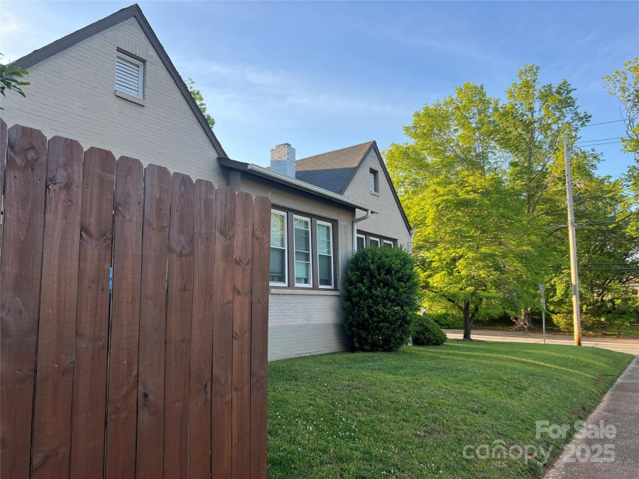 130 Arlington St Forest City, NC 28043