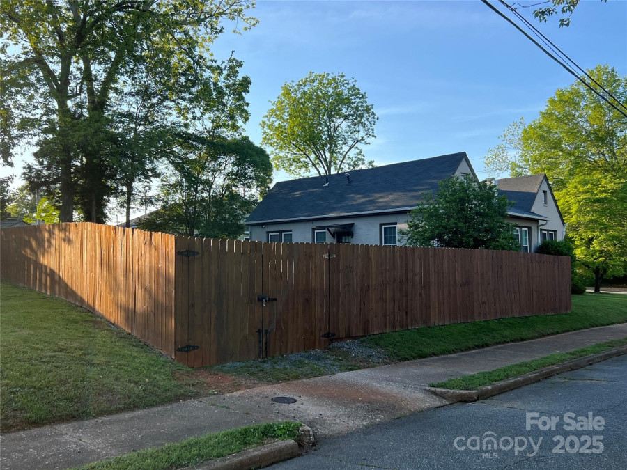 130 Arlington St Forest City, NC 28043