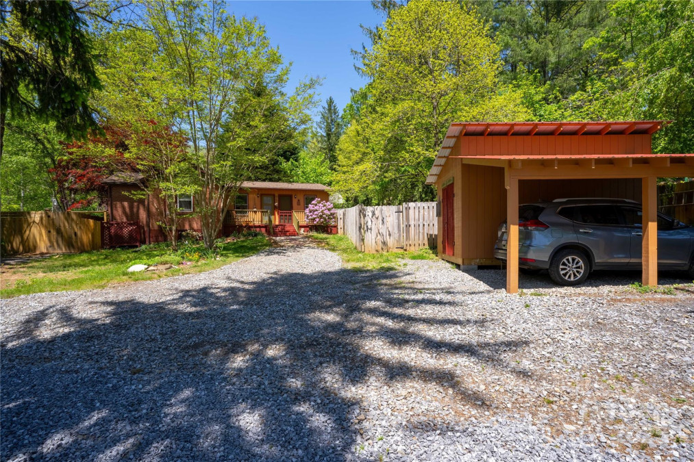 100 Park Ridge Ave Swannanoa, NC 28778