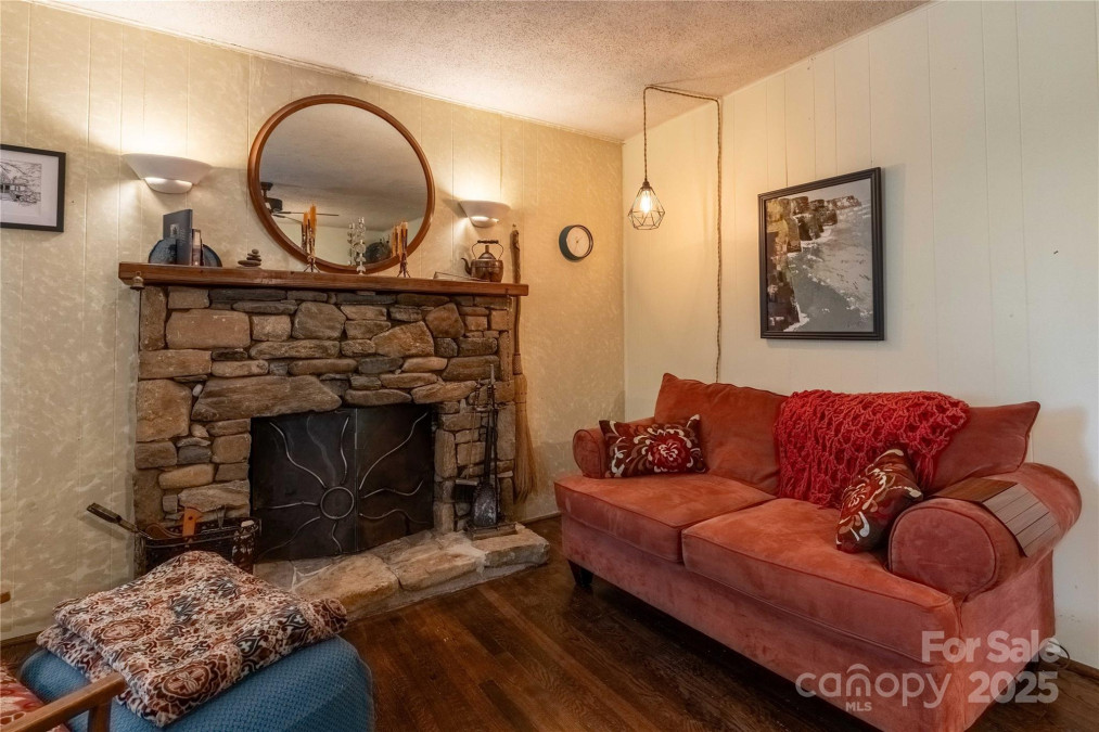 100 Park Ridge Ave Swannanoa, NC 28778