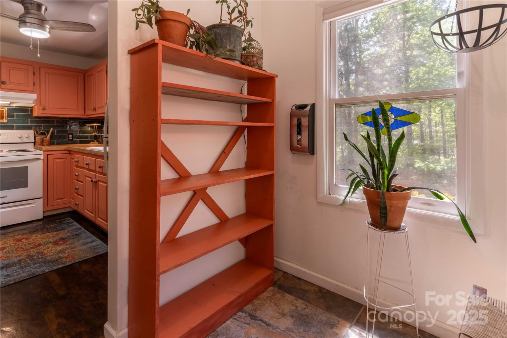 100 Park Ridge Ave Swannanoa, NC 28778