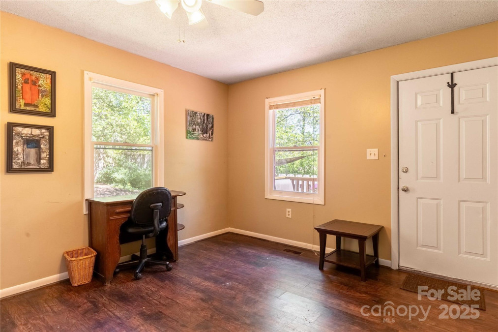100 Park Ridge Ave Swannanoa, NC 28778