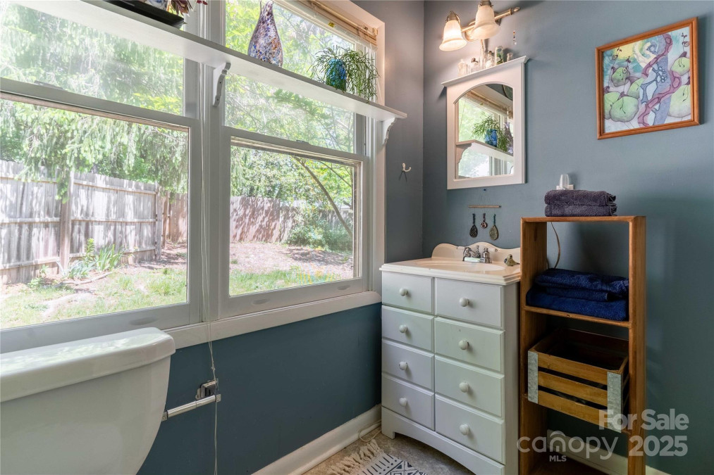 100 Park Ridge Ave Swannanoa, NC 28778