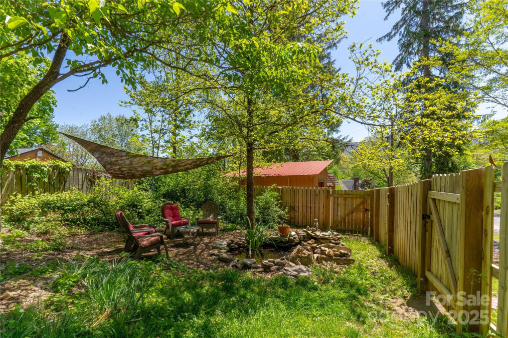 100 Park Ridge Ave Swannanoa, NC 28778