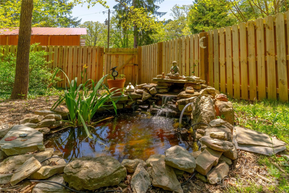 100 Park Ridge Ave Swannanoa, NC 28778