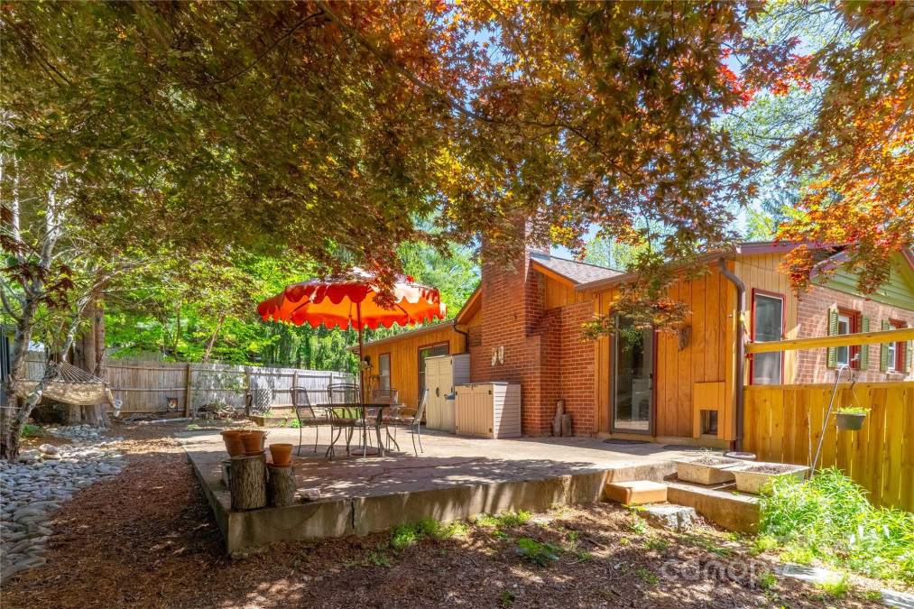 100 Park Ridge Ave Swannanoa, NC 28778