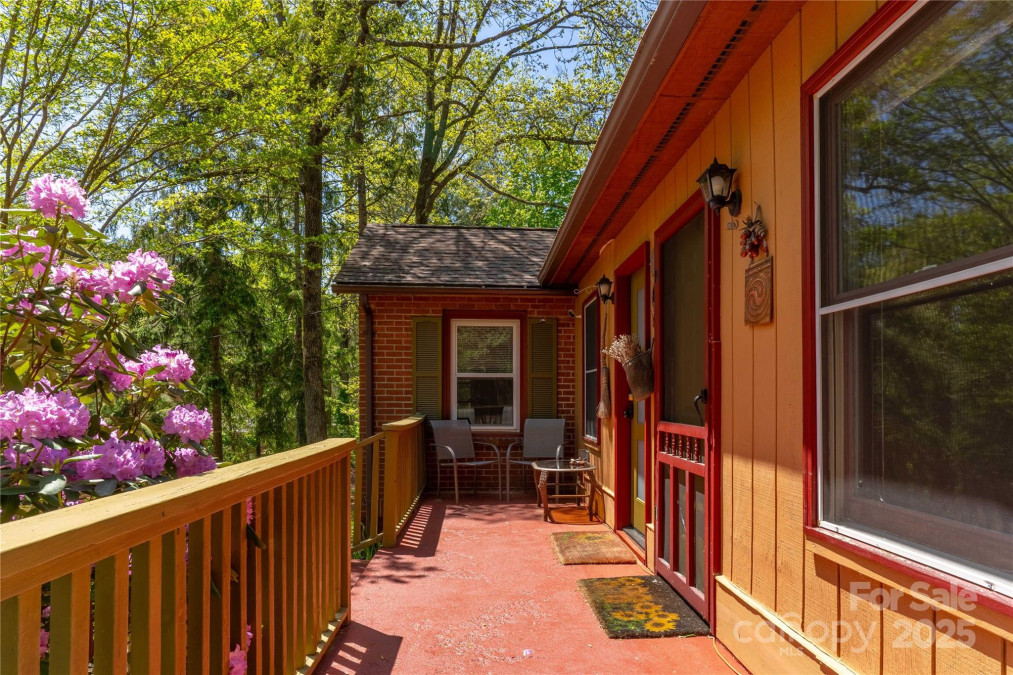 100 Park Ridge Ave Swannanoa, NC 28778