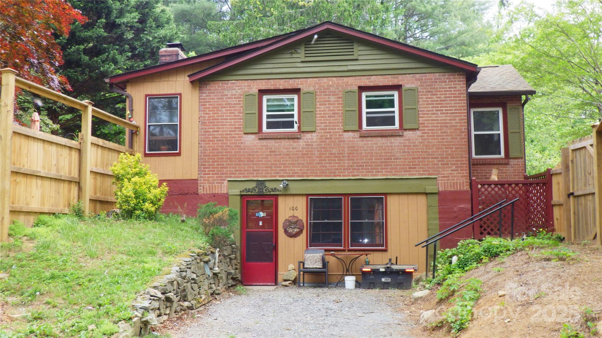 100 Park Ridge Ave Swannanoa, NC 28778
