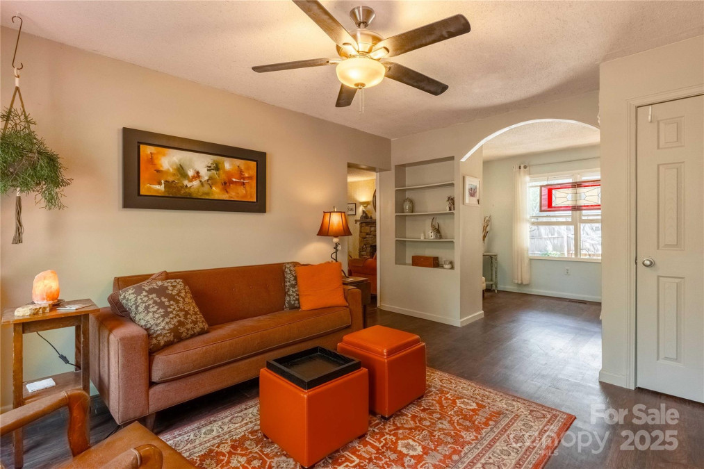 100 Park Ridge Ave Swannanoa, NC 28778