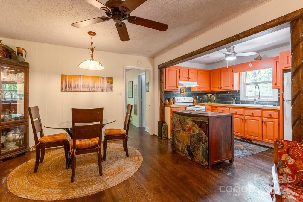 100 Park Ridge Ave Swannanoa, NC 28778
