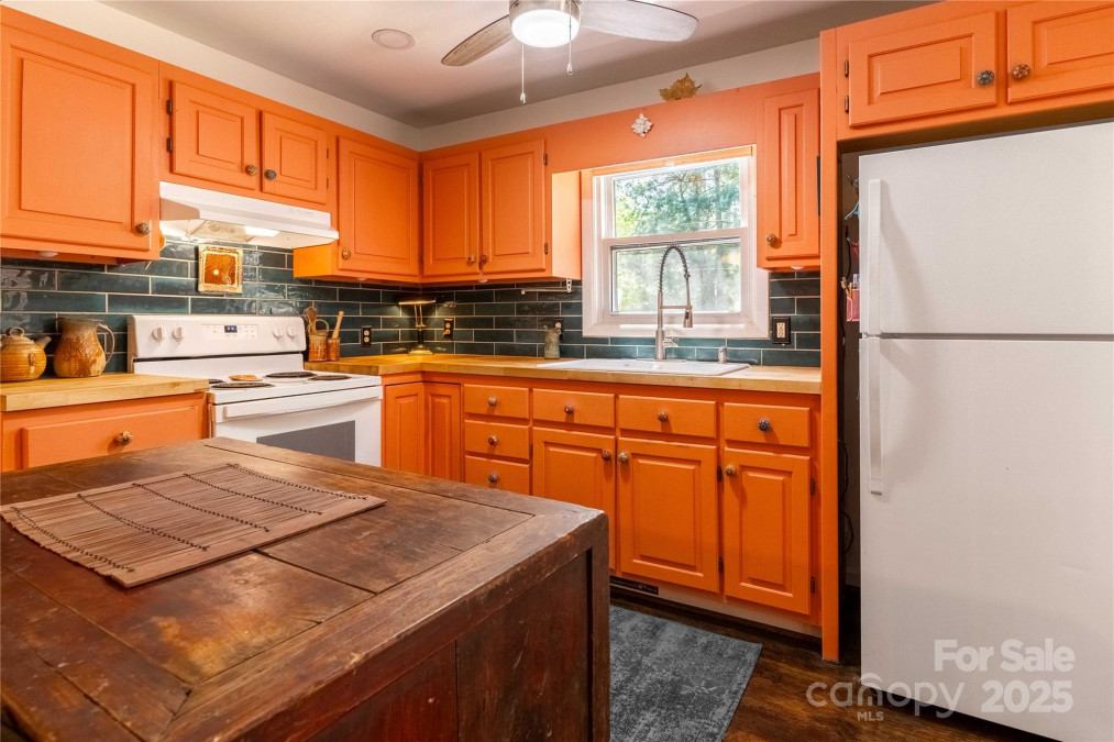 100 Park Ridge Ave Swannanoa, NC 28778