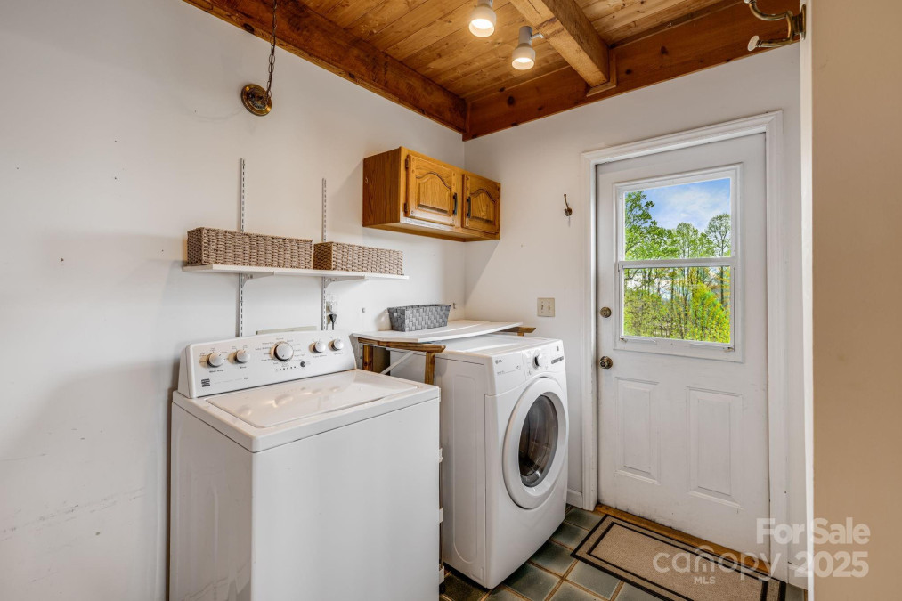 736 Banks Mountain Dr Hendersonville, NC 28792