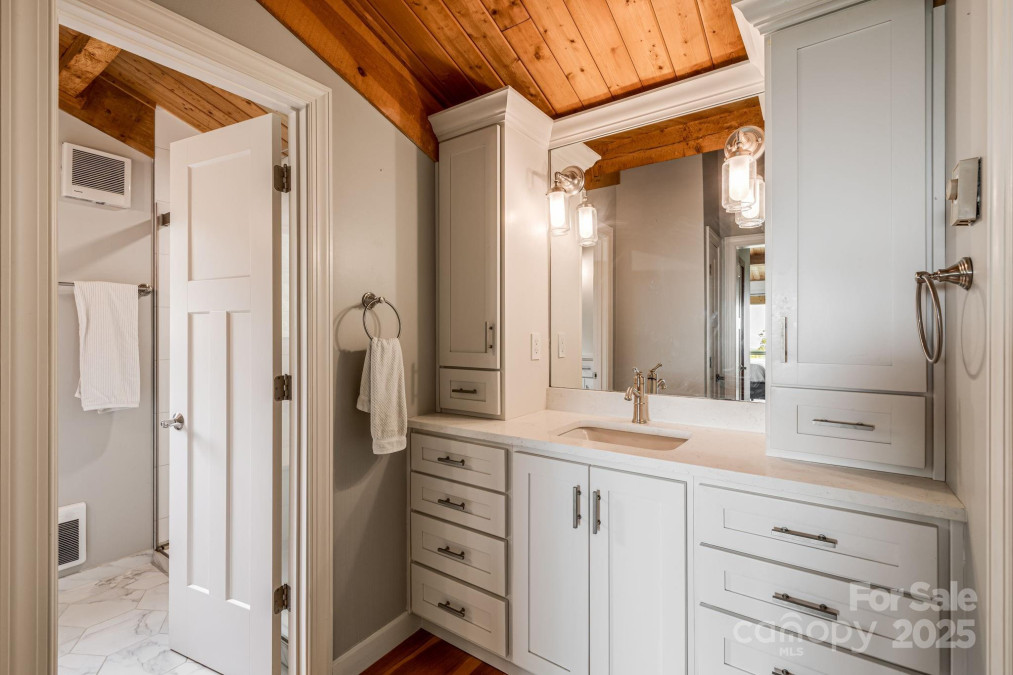 736 Banks Mountain Dr Hendersonville, NC 28792
