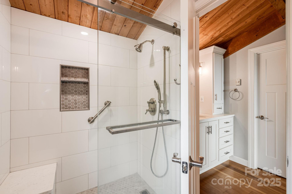 736 Banks Mountain Dr Hendersonville, NC 28792