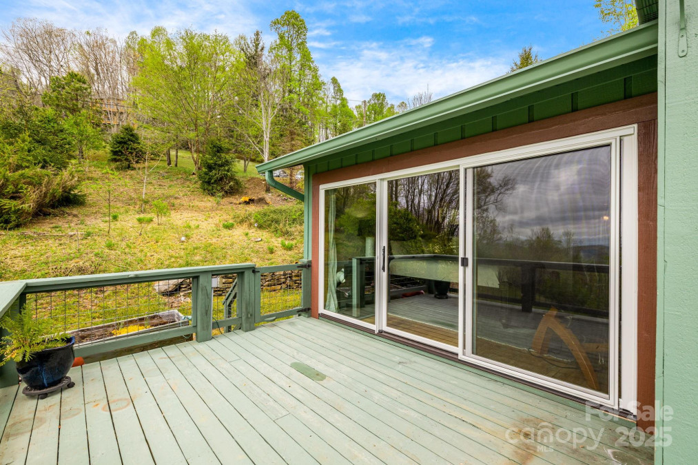 736 Banks Mountain Dr Hendersonville, NC 28792