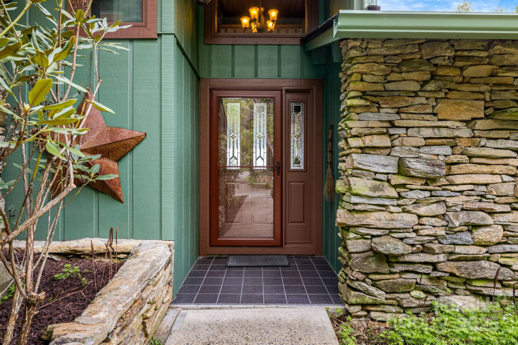 736 Banks Mountain Dr Hendersonville, NC 28792