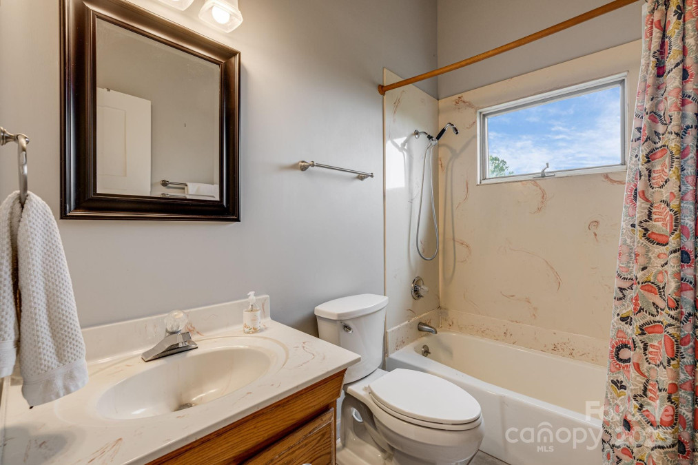 736 Banks Mountain Dr Hendersonville, NC 28792