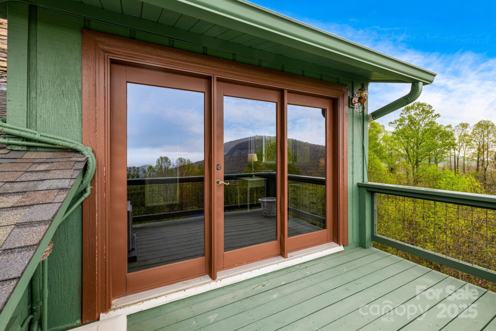 736 Banks Mountain Dr Hendersonville, NC 28792