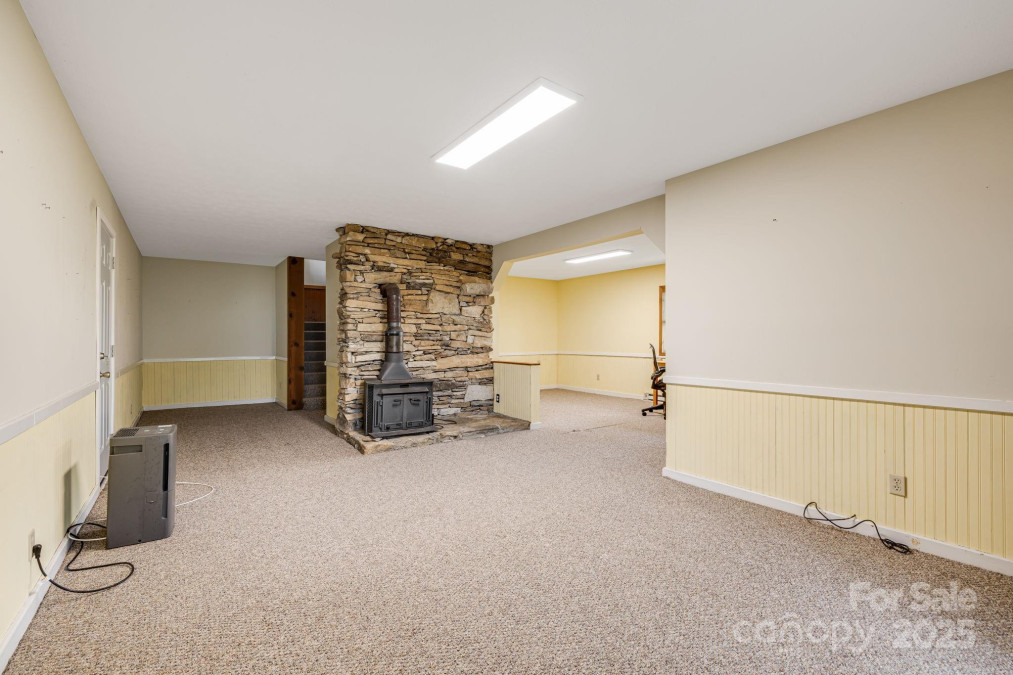 736 Banks Mountain Dr Hendersonville, NC 28792