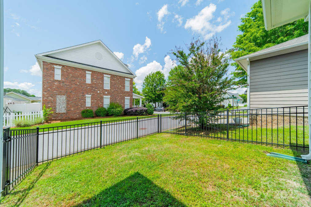 2305 Blueberry St Belmont, NC 28012