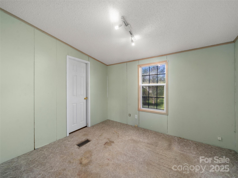 236 White Ash Cir Hendersonville, NC 28739