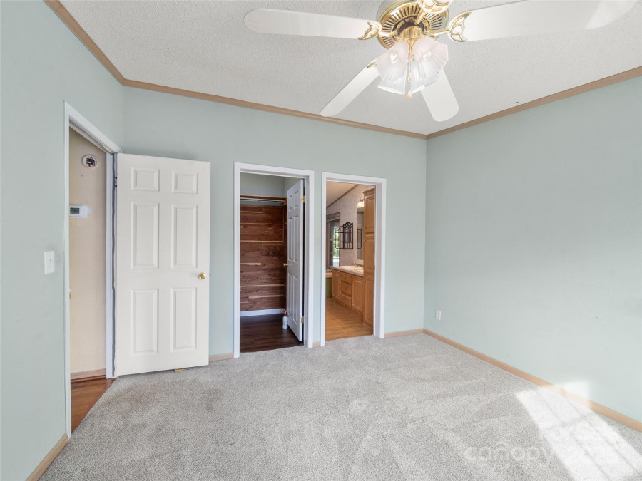 236 White Ash Cir Hendersonville, NC 28739