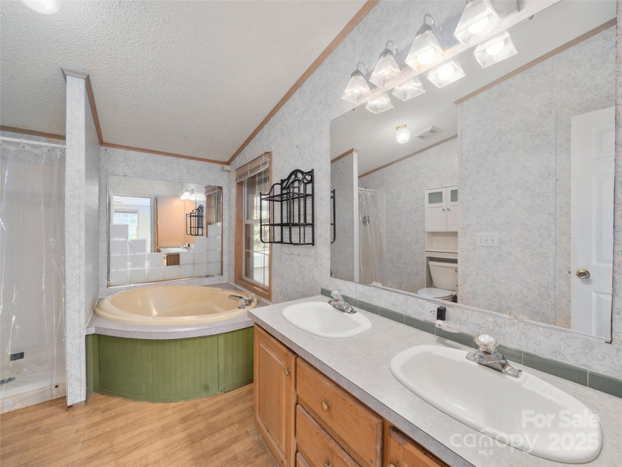 236 White Ash Cir Hendersonville, NC 28739